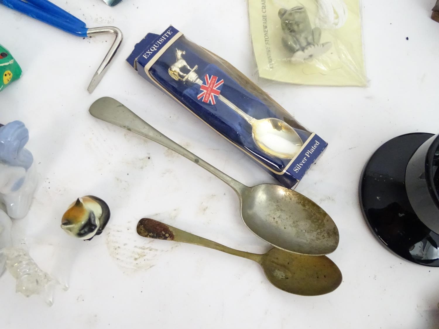 A quantity of miscellaneous to include pewter, glass, ceramic etc. Please Note - we do not make - Image 8 of 16