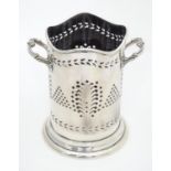 A silver plated siphon bottle holder, maker Walker and Hall Please Note - we do not make reference