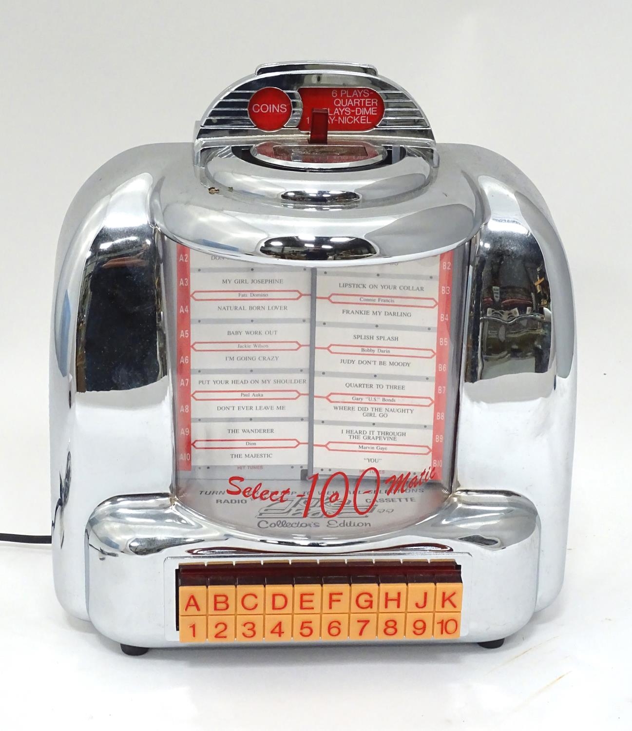 A table top novelty juke box Please Note - we do not make reference to the condition of lots - Image 4 of 8