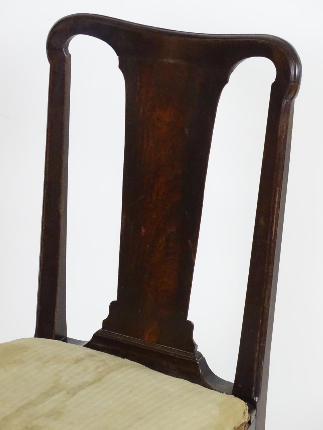 An 18thC mahogany side chair with a shaped top rail, vase shaped back splat and being raised on four - Image 5 of 5