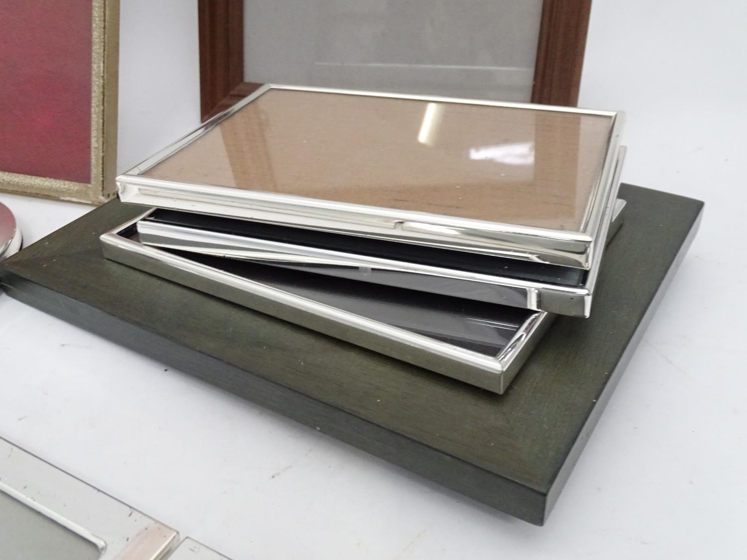 A quantity of picture frames, some silver plated. Please Note - we do not make reference to the - Image 5 of 7