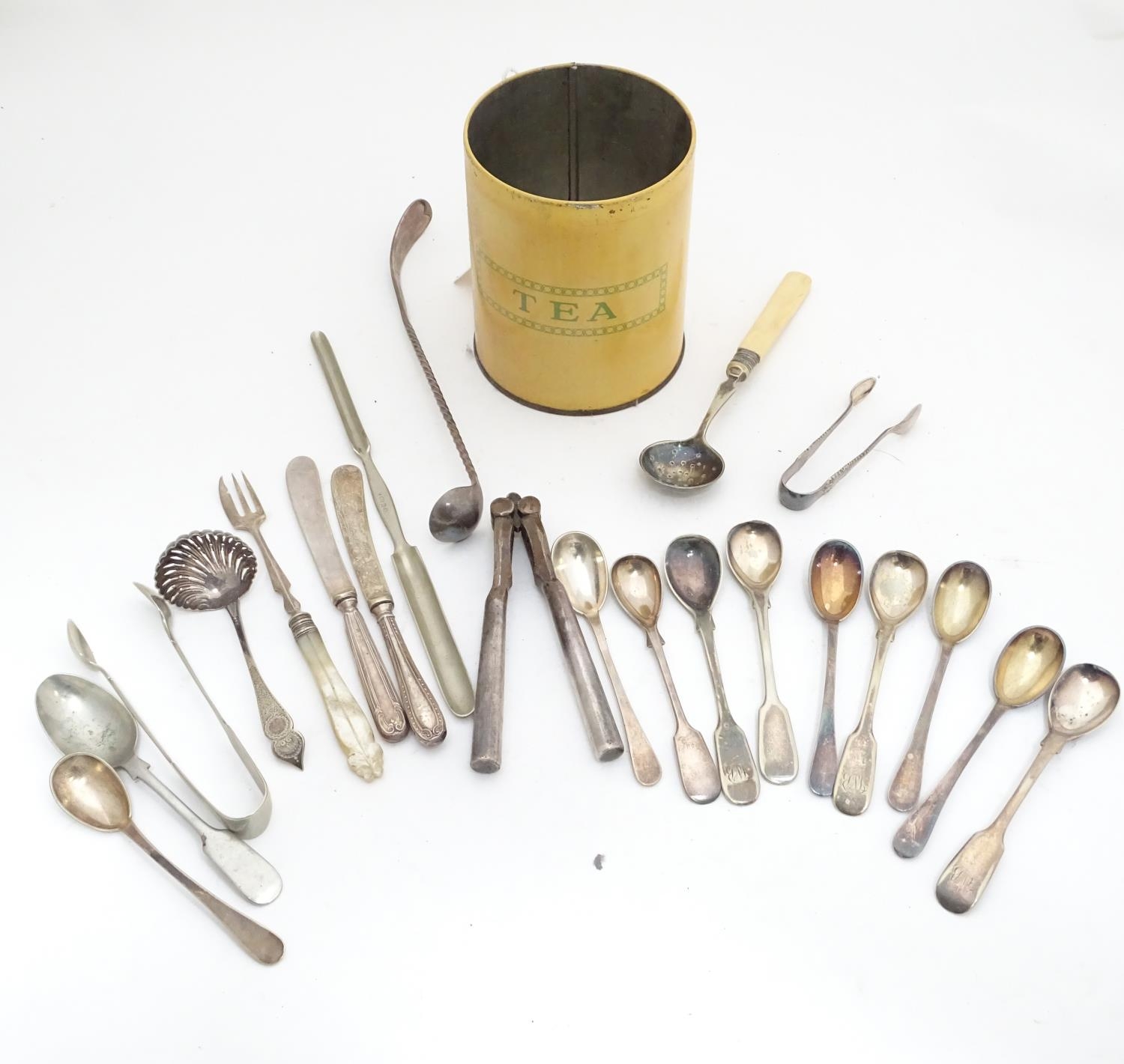 A quantity of silver plated items to include a biscuit barrel, toast rack, sauce boat, tongs, etc. - Image 24 of 30