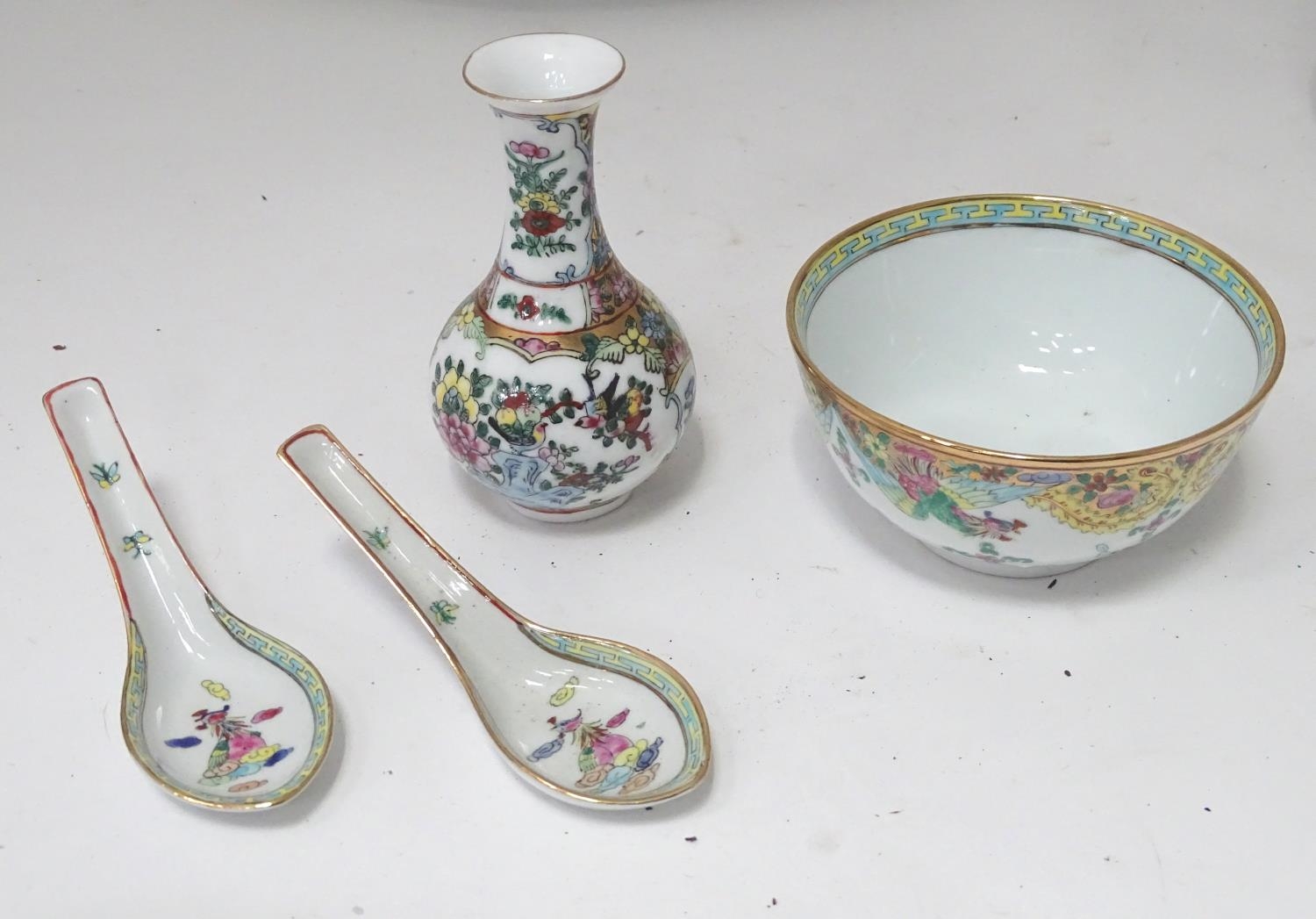 A quantity of assorted ceramics to include chargers, large wash bowl, Oriental bowls, vase, etc. - Image 18 of 26