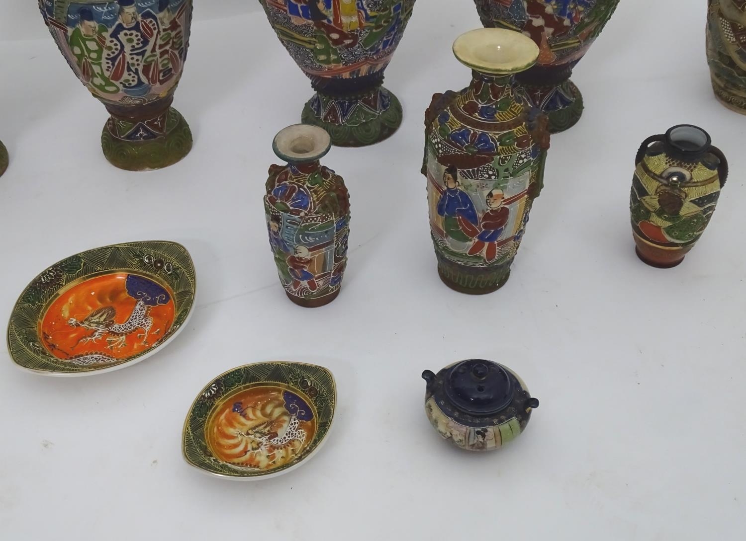 A quantity of Oriental ceramics Please Note - we do not make reference to the condition of lots - Image 4 of 6