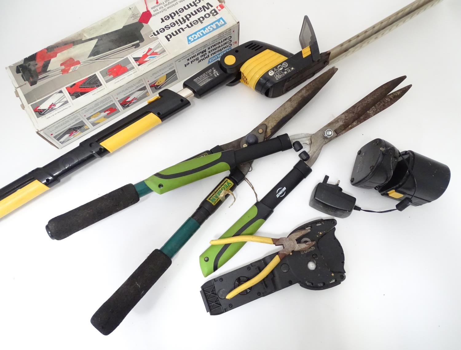 A quantity of assorted tools to include tile cutter, Gtech hedge trimmer, etc Please Note - we do - Image 5 of 5