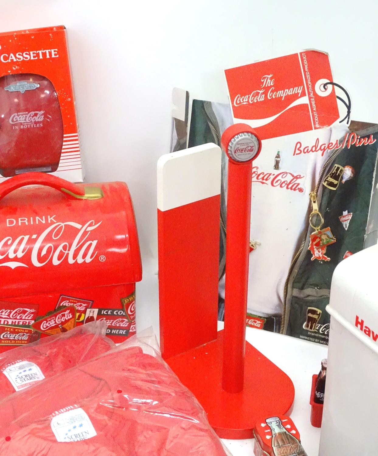 A large quantity of Coca Cola / Coke memorabilia and novelty items / advertising wares, to include - Image 7 of 8