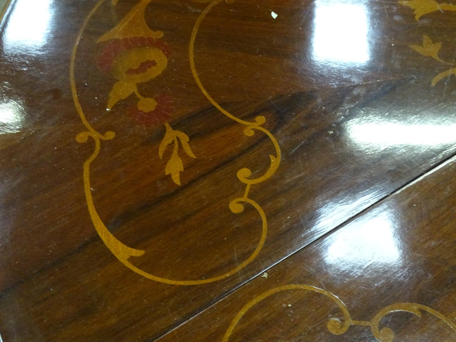 A circular mahogany inlaid dining table Please Note - we do not make reference to the condition of - Image 3 of 4