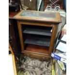 An early 20thC vitrine / display cabinet Please Note - we do not make reference to the condition