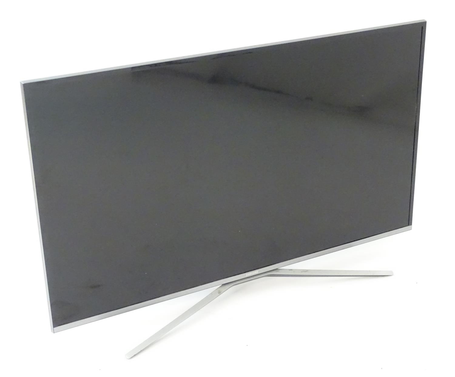 A Samsung flatscreen television / TV Please Note - we do not make reference to the condition of lots