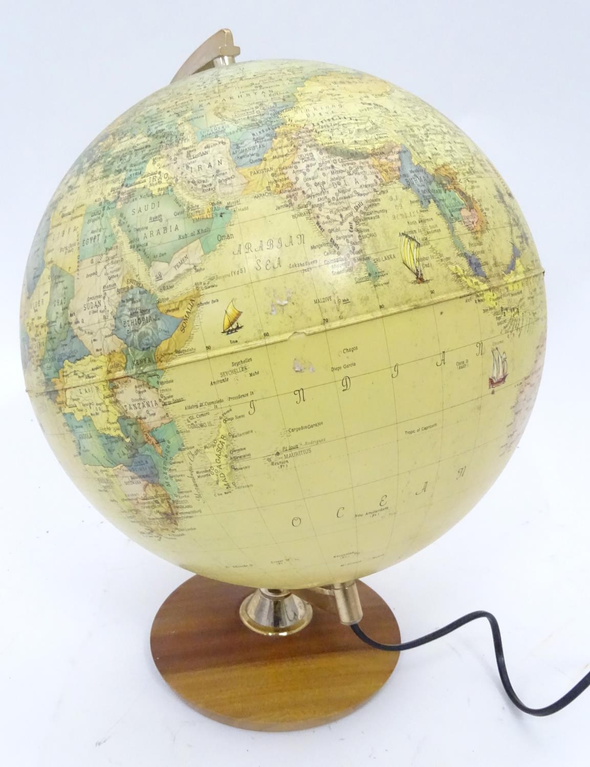 A late 20thC globe by Tecnodidattica Please Note - we do not make reference to the condition of lots