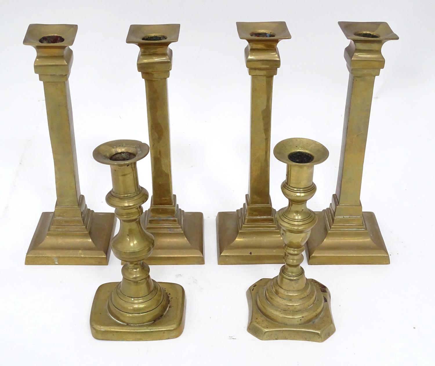 Four matching brass candlesticks, together with a pair of brass candlesticks (4+2) Please Note - - Image 3 of 5