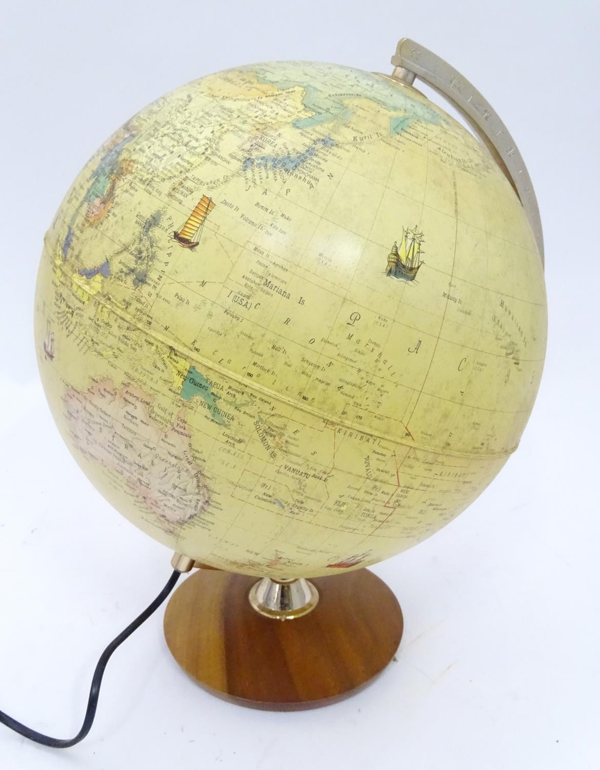 A late 20thC globe by Tecnodidattica Please Note - we do not make reference to the condition of lots - Image 3 of 6