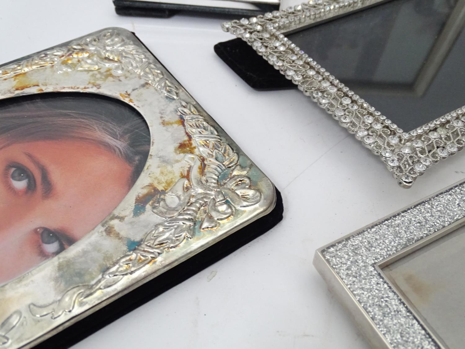 A quantity of picture frames, some silver plated. Please Note - we do not make reference to the - Image 6 of 7