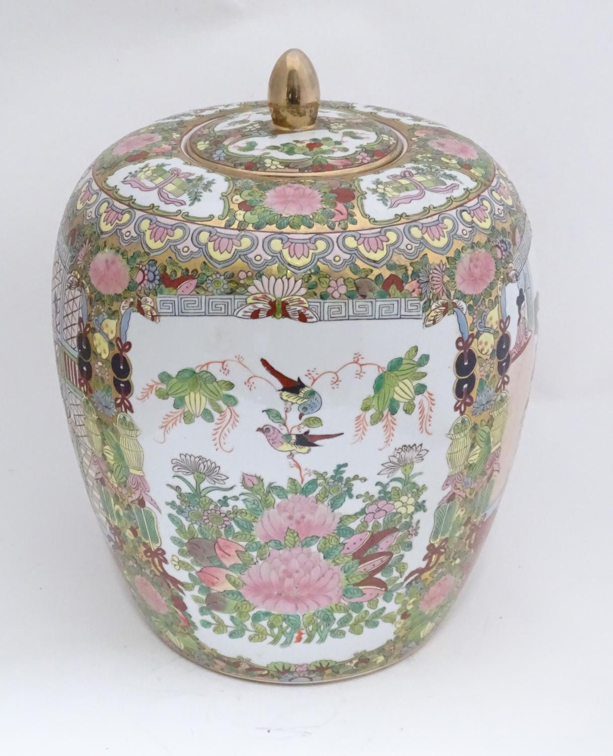 A large Oriental pot and cover Please Note - we do not make reference to the condition of lots - Image 4 of 7