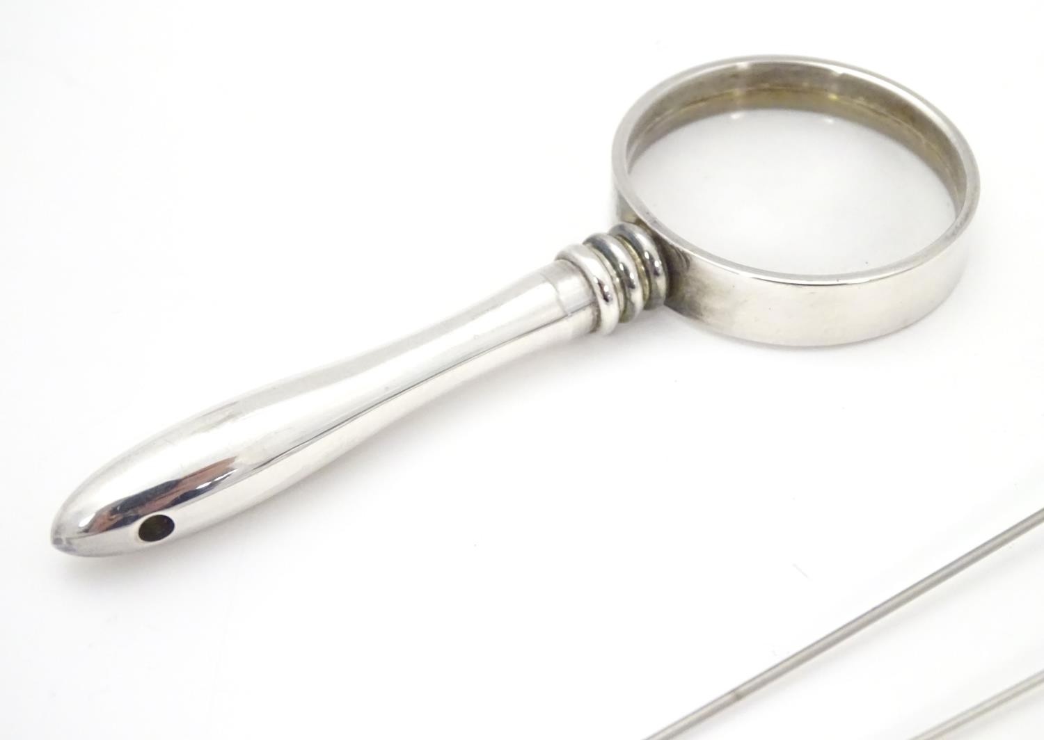 A magnifying glass with silver plate handle, together with 4 assorted hat pins. Magnifying glass - Image 3 of 8