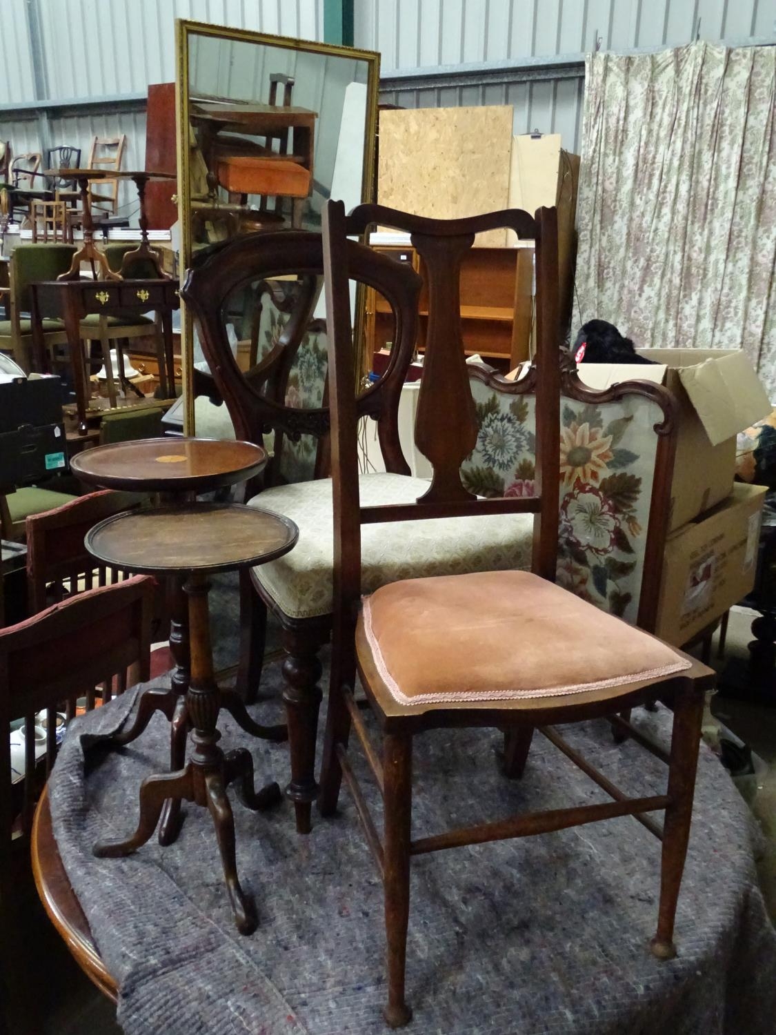 A quantity of assorted furniture comprising a gilt framed mirror, a carved fire screen with inset - Image 3 of 5