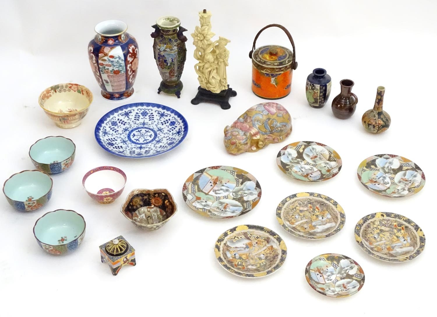 A quantity of Oriental ceramics Please Note - we do not make reference to the condition of lots