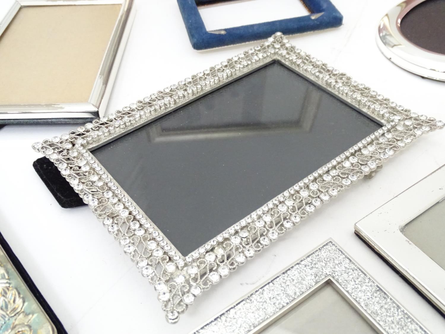 A quantity of picture frames, some silver plated. Please Note - we do not make reference to the - Image 7 of 7