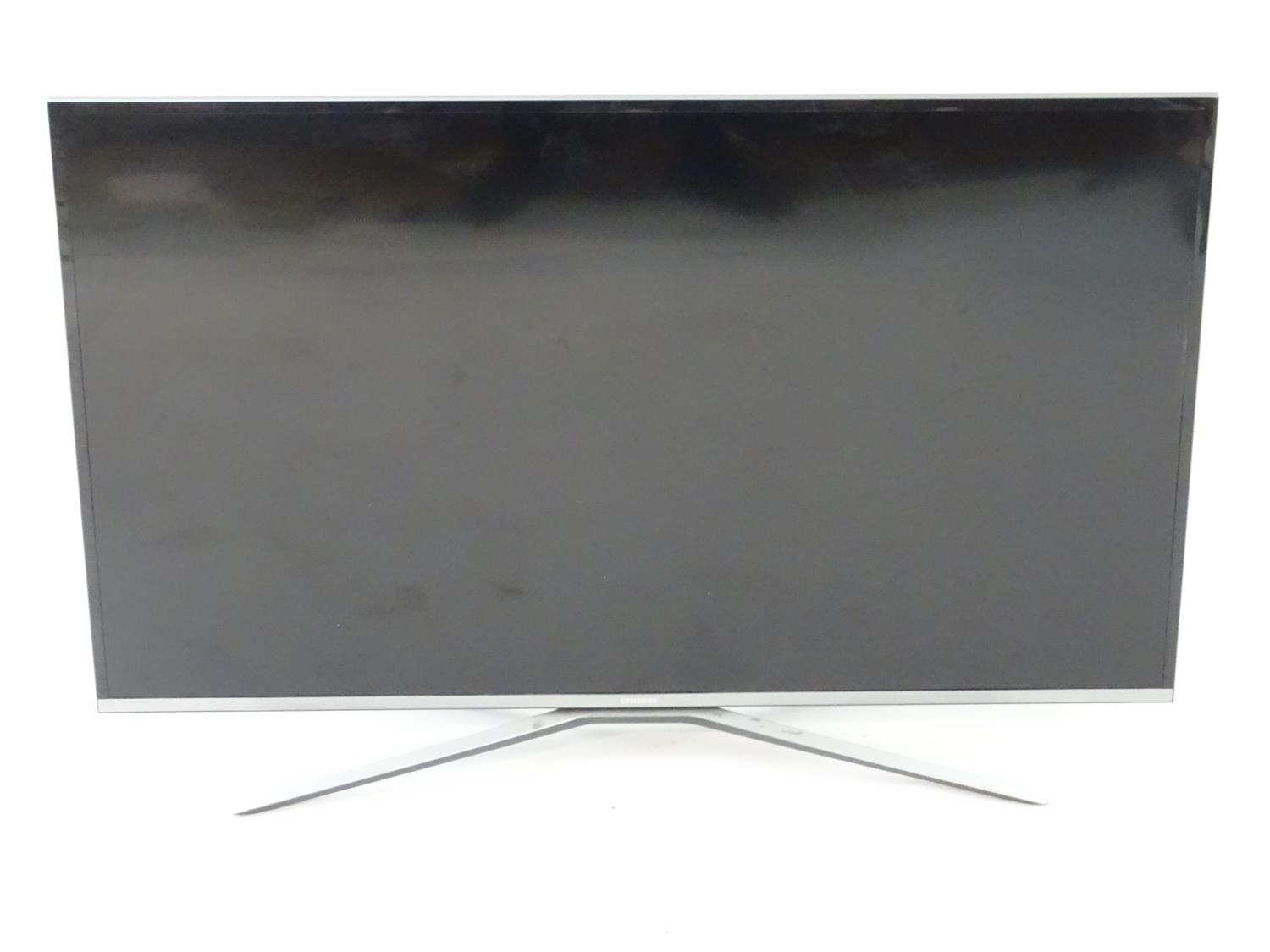 A Samsung flatscreen television / TV Please Note - we do not make reference to the condition of lots - Image 3 of 6