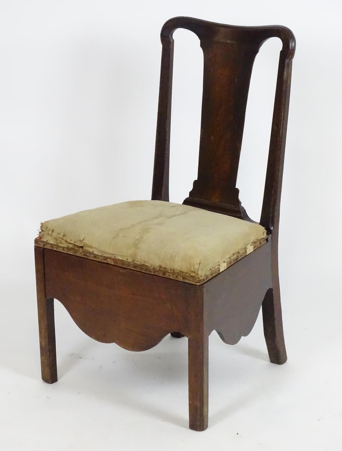 An 18thC mahogany side chair with a shaped top rail, vase shaped back splat and being raised on four - Image 4 of 5