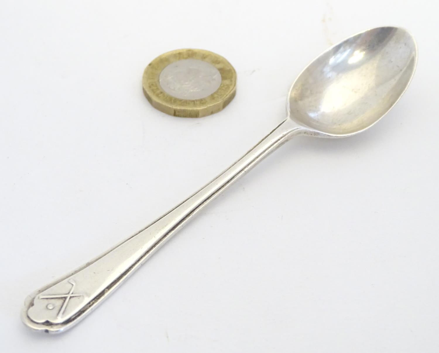 A silver teaspoon with crossed gold club and ball decoration to handle. Hallmarked Chester 1933 - Image 7 of 7