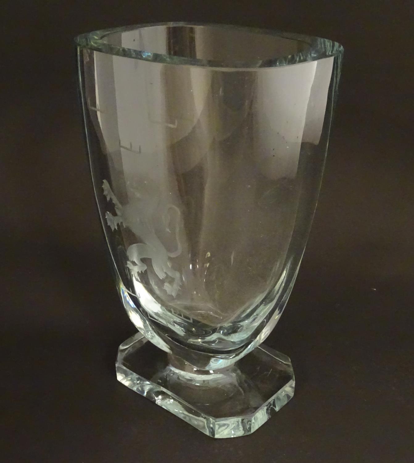 A Scandinavian glass vase with engraved rampant lion decoration. In the manner of Elis Bergh for - Image 4 of 7