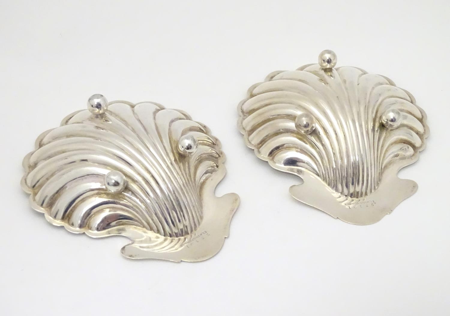 A pair of butter dishes / shells of scallop shell form. Hallmarked Birmingham 1906 maker Elkington & - Image 2 of 7