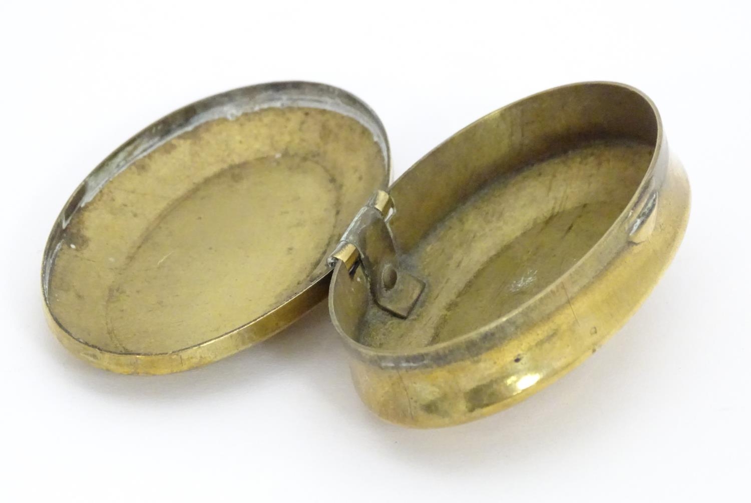 A Victorian brass snuff box of oval form, marked under Solid Brass. Approx. 1 3/4" x 2 3/4" Please - Image 14 of 16