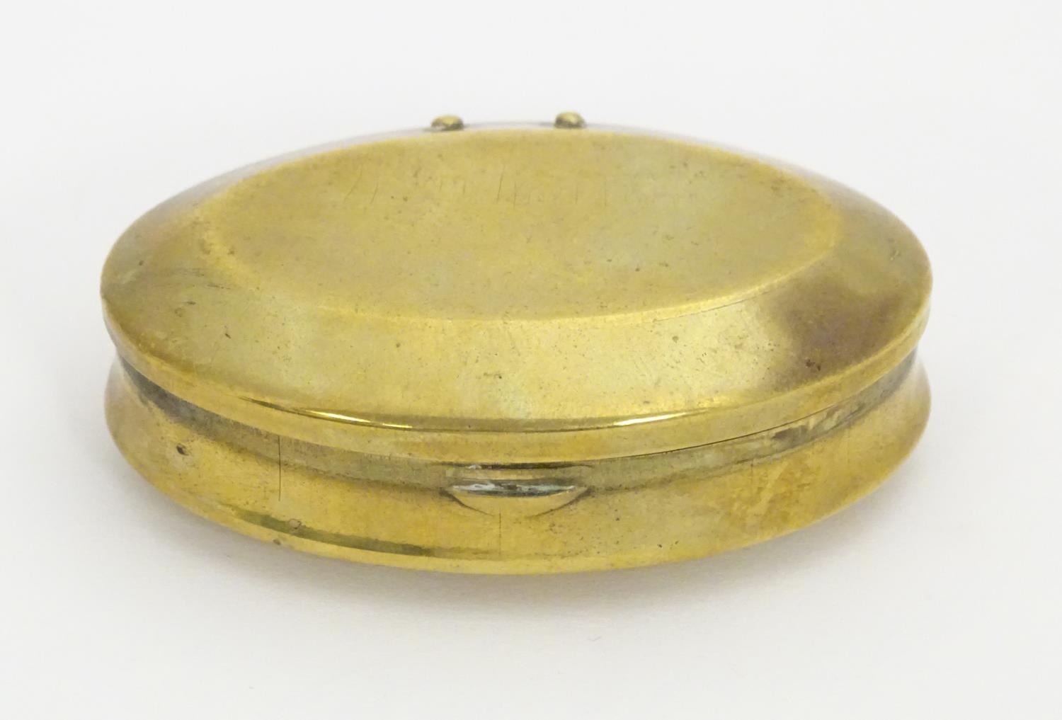 A Victorian brass snuff box of oval form, marked under Solid Brass. Approx. 1 3/4" x 2 3/4" Please - Image 5 of 16