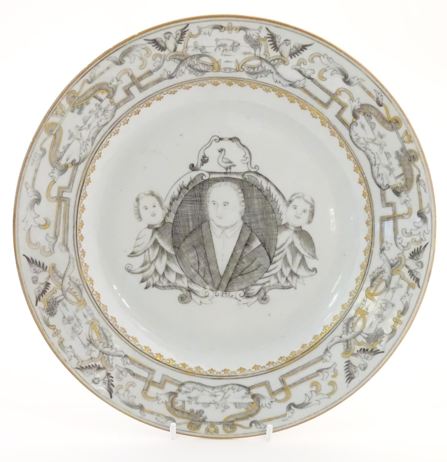 A Chinese export plate depicting a grisaille portrait of Martin Luther flanked by two angels. The - Image 5 of 6