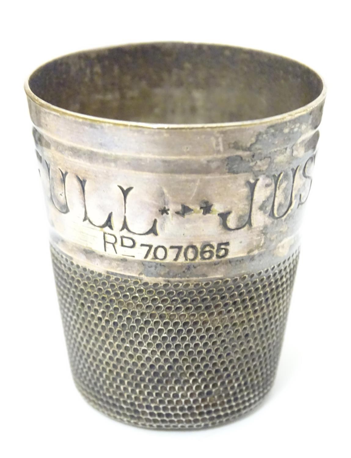 Three silver plate items comprising a coin holder, small box of casket form and an oversized thimble - Image 8 of 10