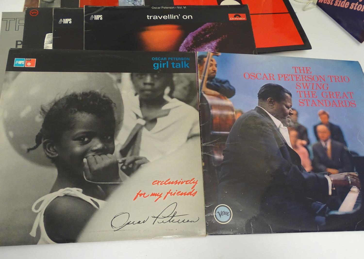 A collection of 20thC 33 rpm Vinyl records / LPs - Jazz, comprising: Oscar Peterson: Keyboard, The - Image 8 of 10