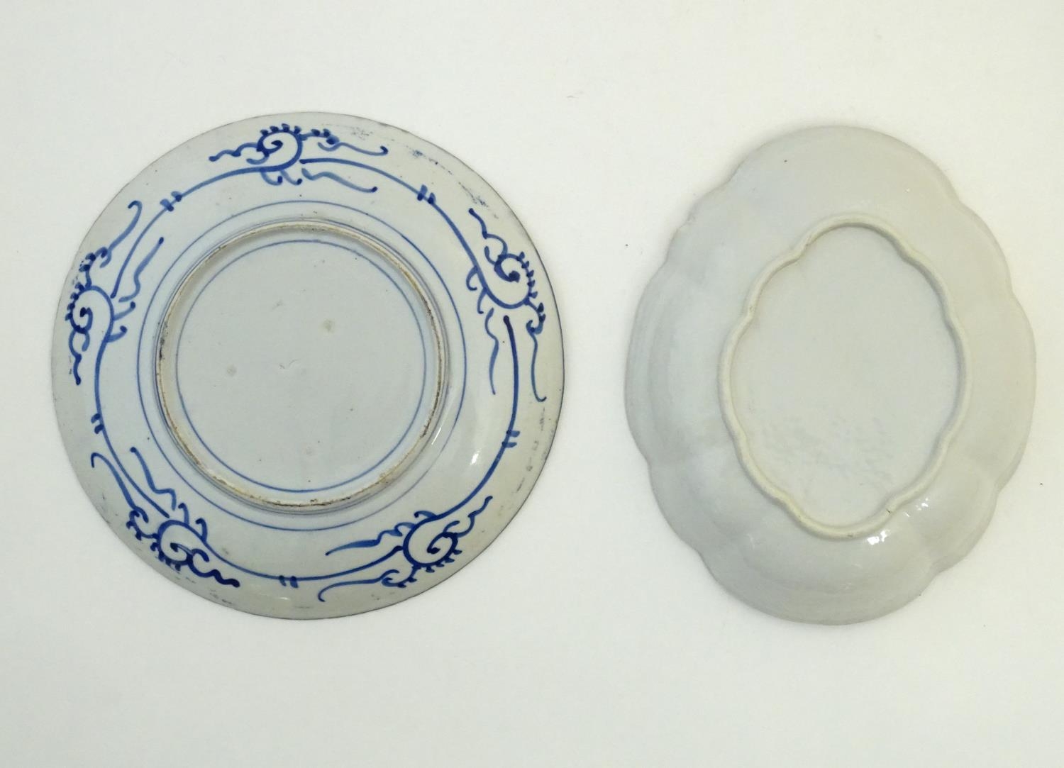 An Oriental blue and white plate with stylised peony detail, and stylised scrolling flower motifs to - Image 3 of 8
