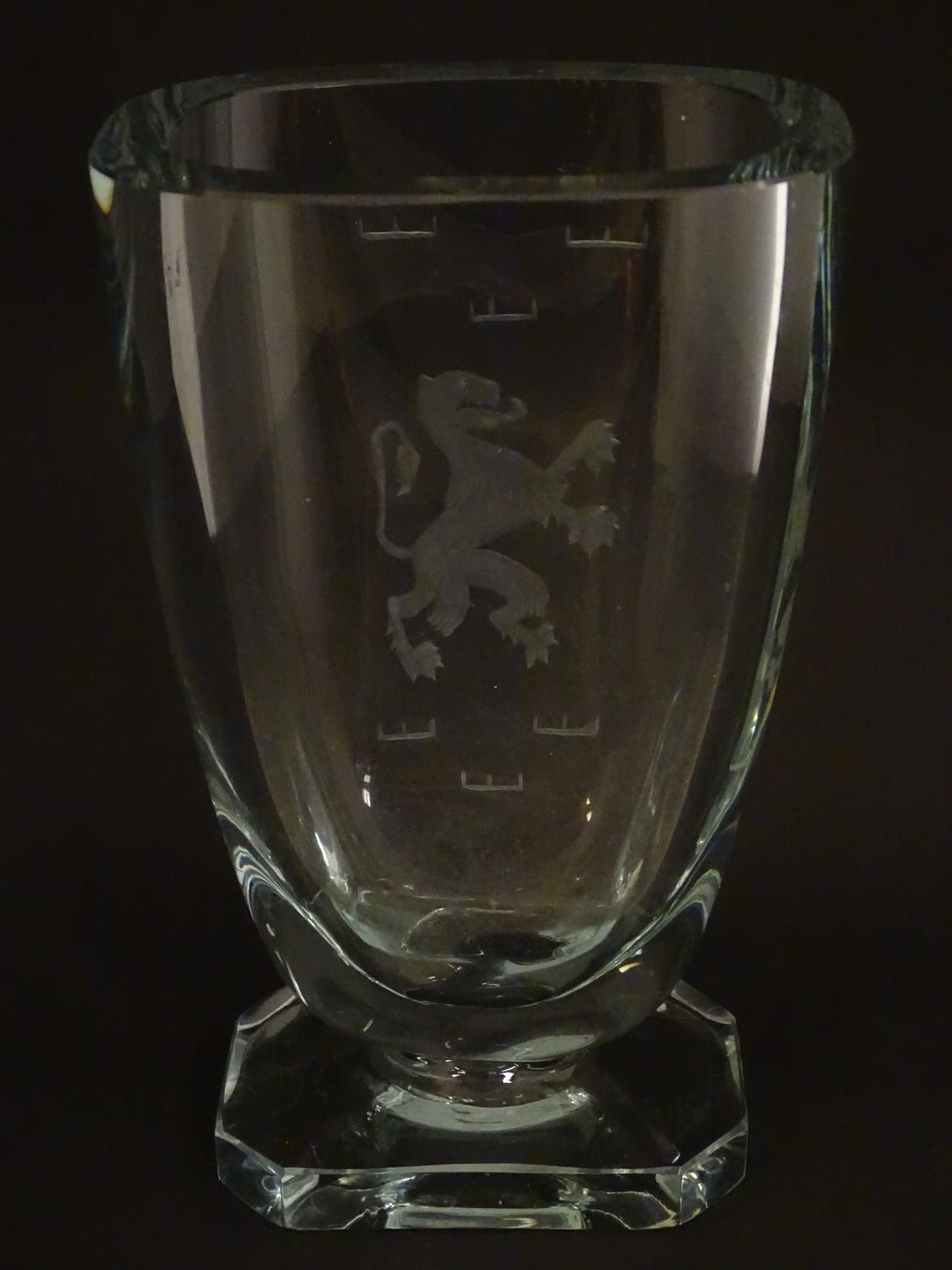 A Scandinavian glass vase with engraved rampant lion decoration. In the manner of Elis Bergh for - Image 7 of 7