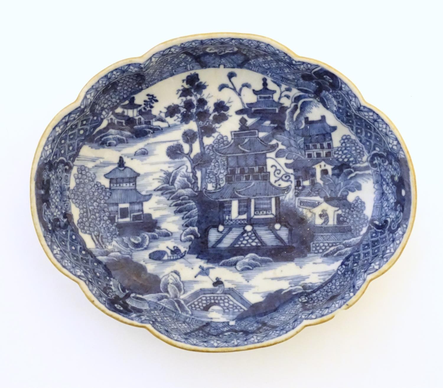 An Oriental blue and white plate with stylised peony detail, and stylised scrolling flower motifs to - Image 5 of 8