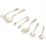 Assorted silver items to include salt spoons, teaspoons, small sugar tongs. The tongs hallmarked