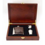 Shooting: a cased Beretta hip flask with funnel and three shot cups, the case 10" wide Please Note -