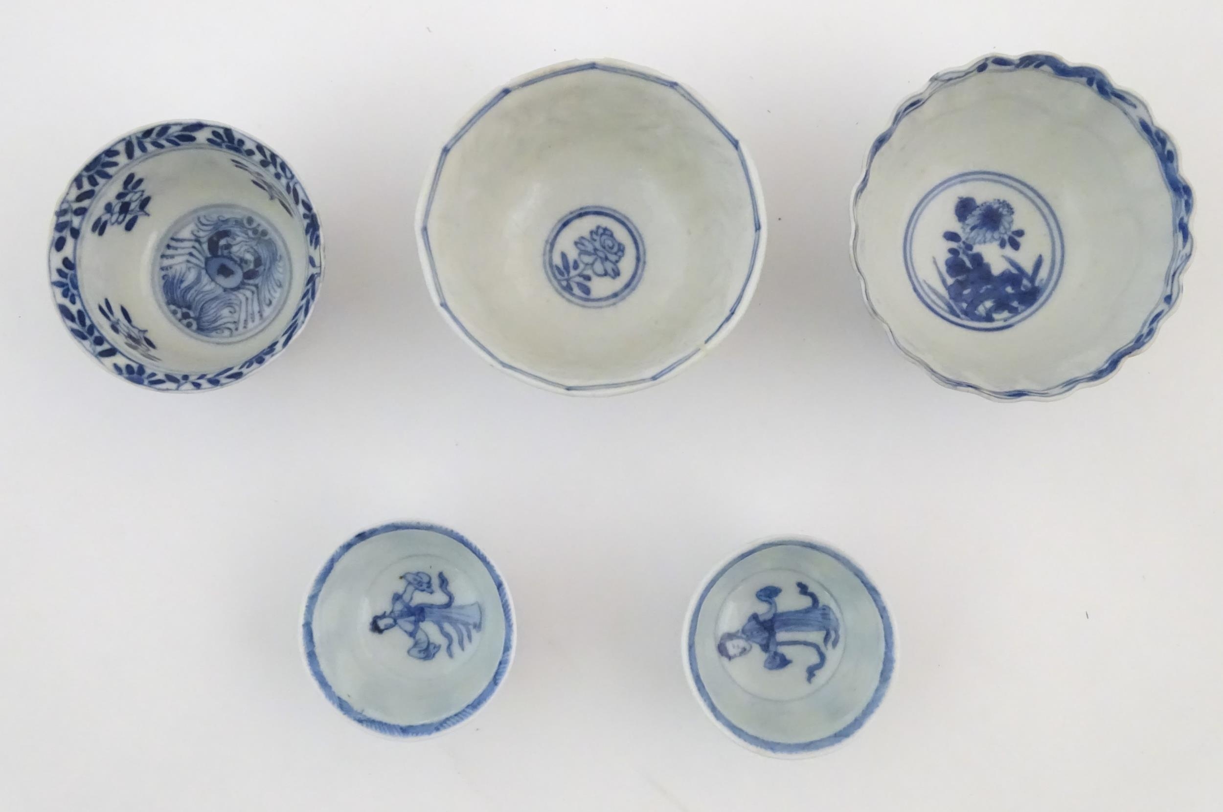 A quantity of assorted Chinese tea bowls, wine cups and saucers. Saucer decoration to include a - Image 6 of 12