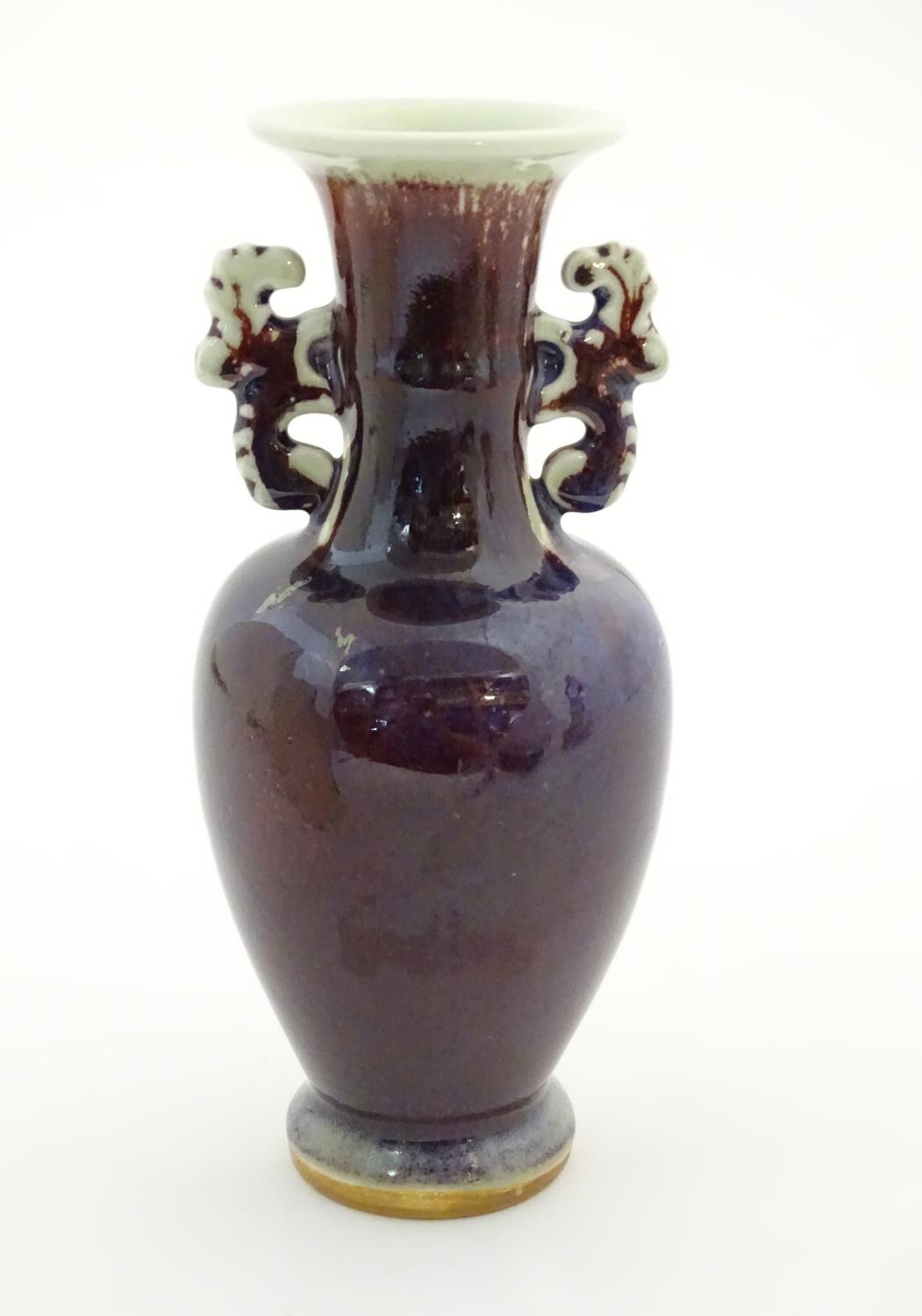 An Oriental twin handled vase, the handles with foliate detail. Approx. 8" high Please Note - we - Image 4 of 6