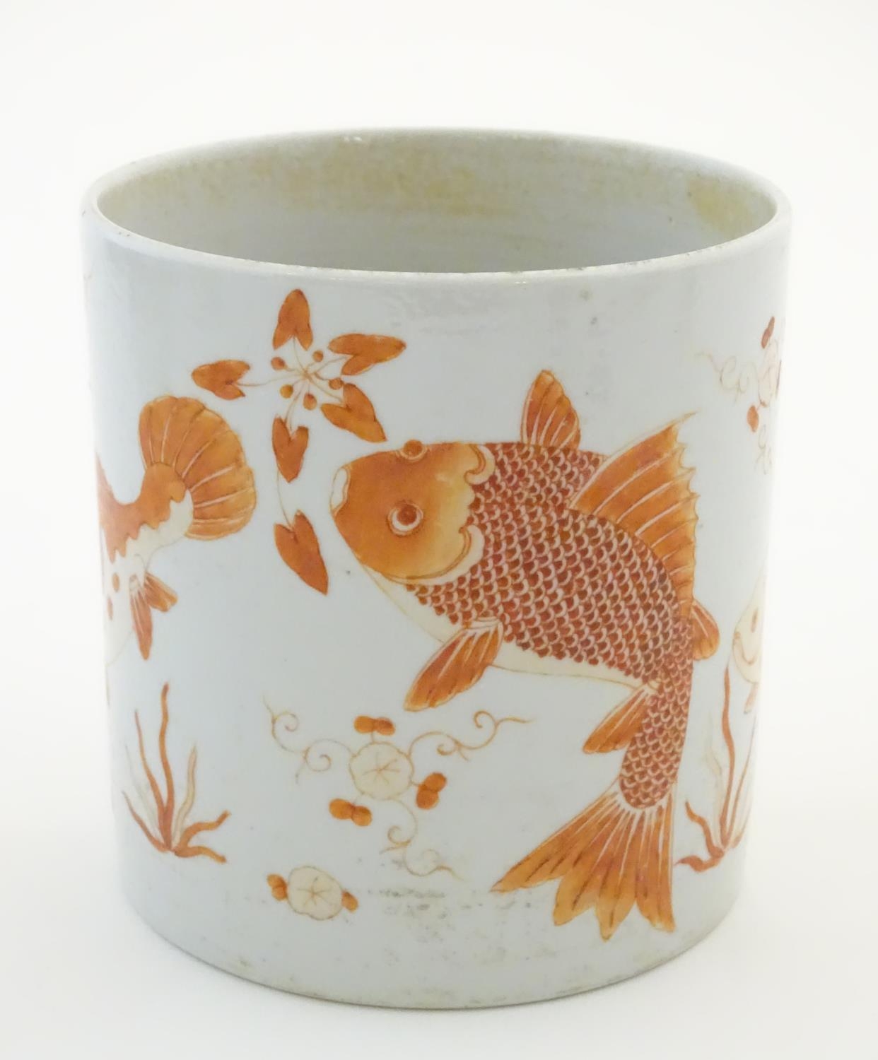 A Chinese brush pot with underwater decoration depicting koi carp fish, coral etc. Approx. 4 3/4" - Image 3 of 12