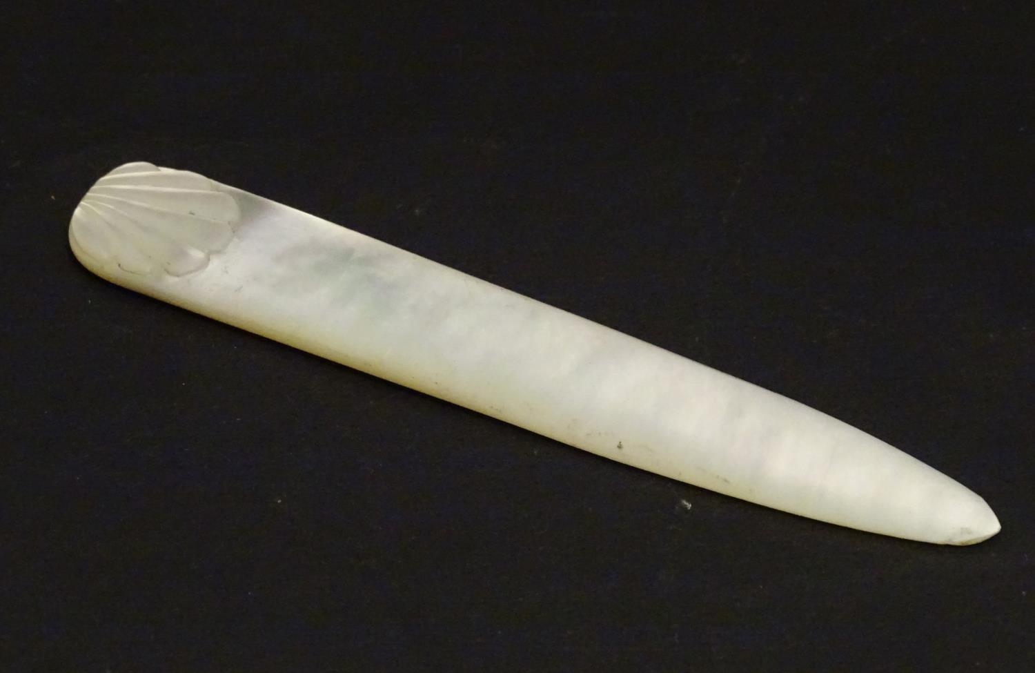 An early 20thC mother of pearl letter opener with shell detail. Approx. 4 1/4" Please Note - we do - Image 3 of 8