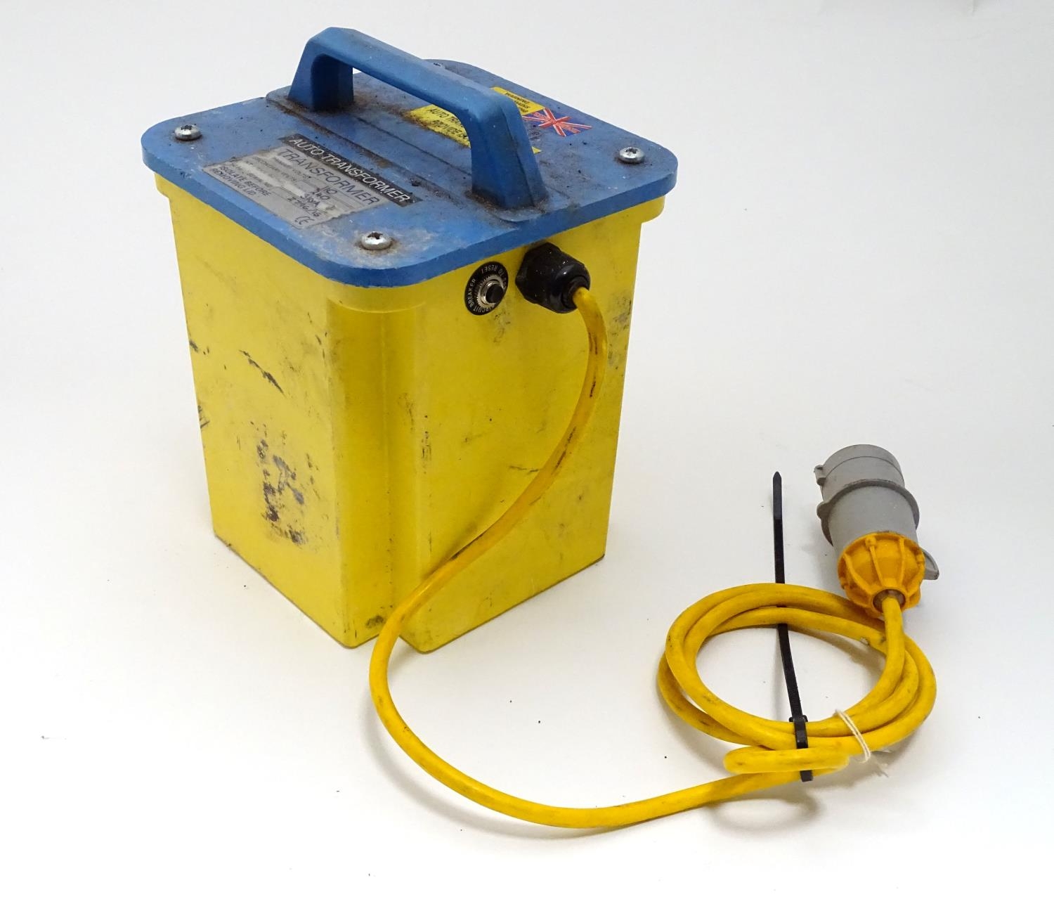 Tools : A 110-240v transformer Please Note - we do not make reference to the condition of lots - Bild 3 aus 5