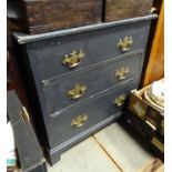 A grey painted chest of drawers Please Note - we do not make reference to the condition of lots
