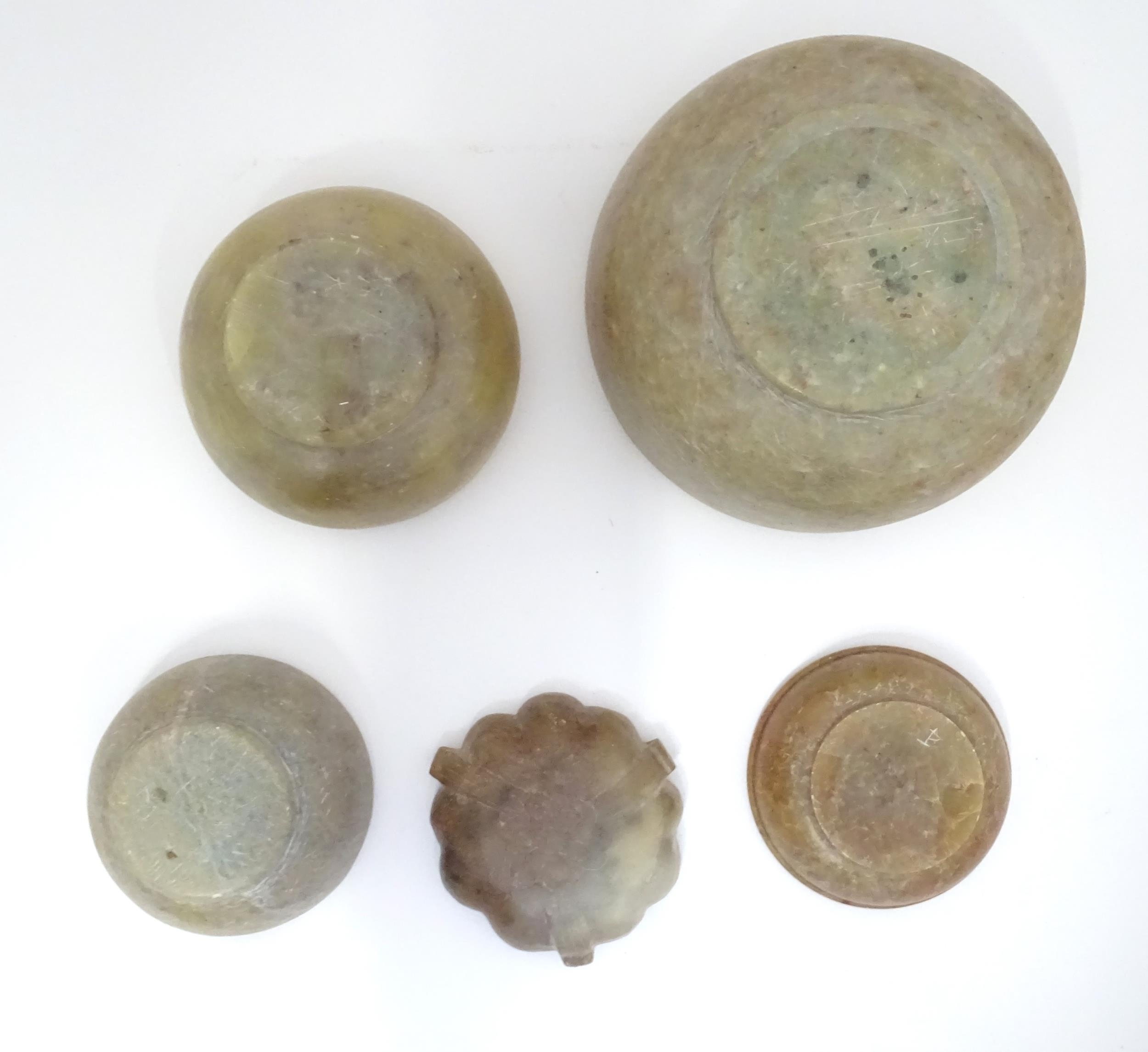 5 assorted Oriental soapstone bowls / dishes Please Note - we do not make reference to the condition - Bild 5 aus 10
