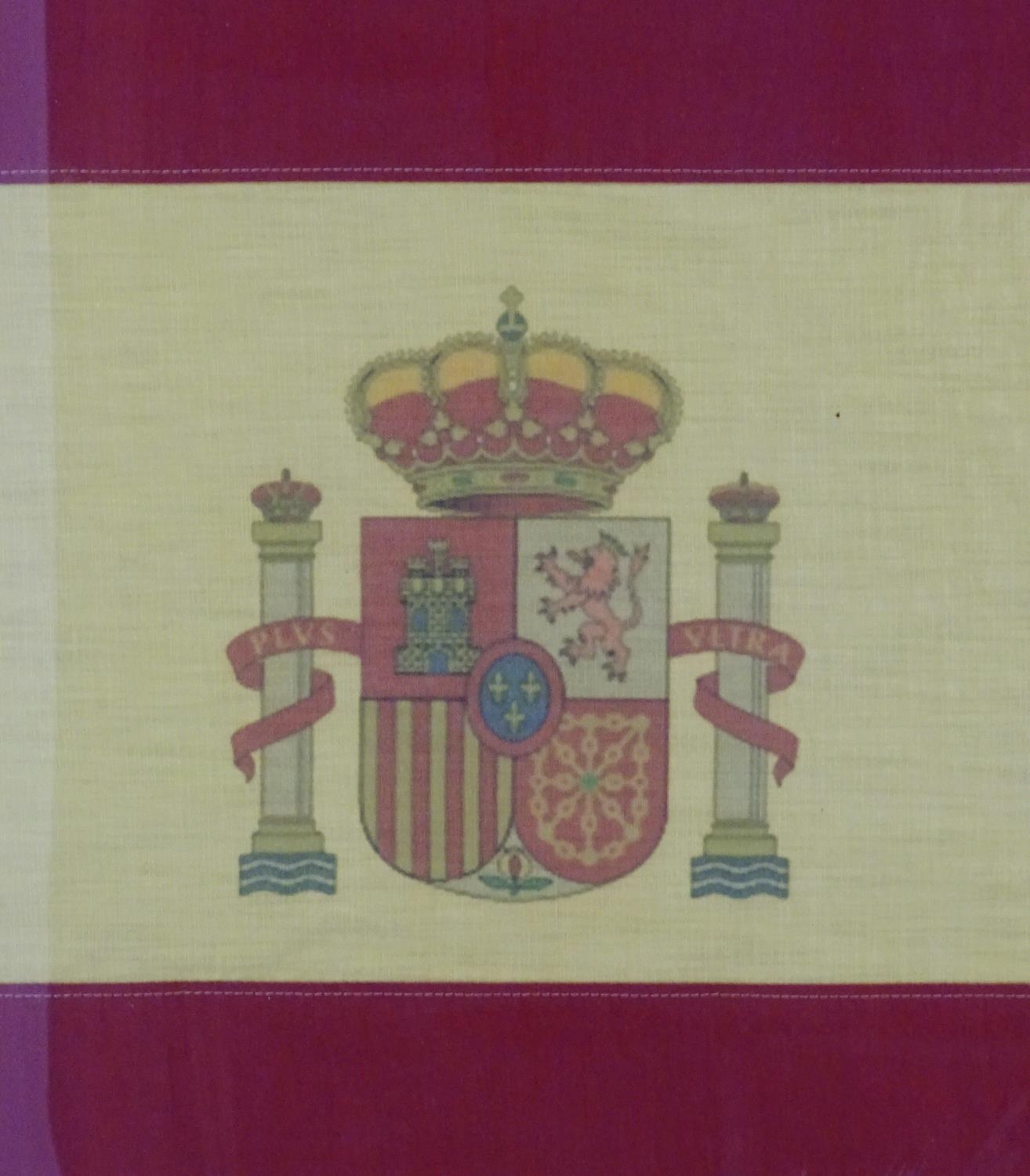 A late 20thC Spanish Flag (Rojigualda , Bandera de Espana ), within a shadow box frame measuring - Bild 3 aus 8
