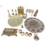 Assorted brass and copper items Please Note - we do not make reference to the condition of lots