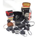 A quantity of assorted cameras etc Please Note - we do not make reference to the condition of lots