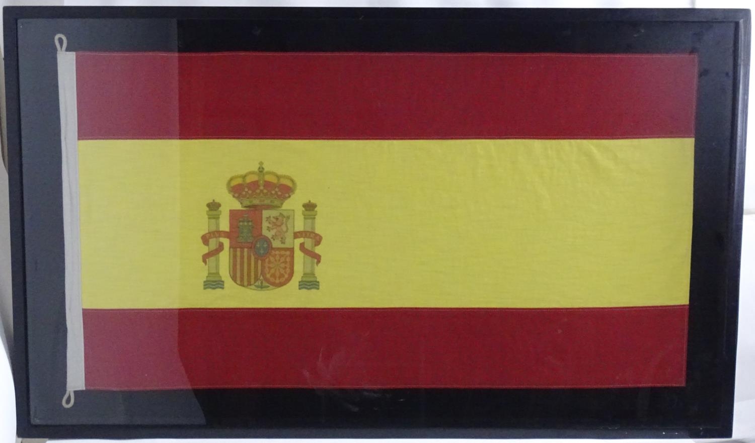 A late 20thC Spanish Flag (Rojigualda , Bandera de Espana ), within a shadow box frame measuring - Bild 6 aus 8