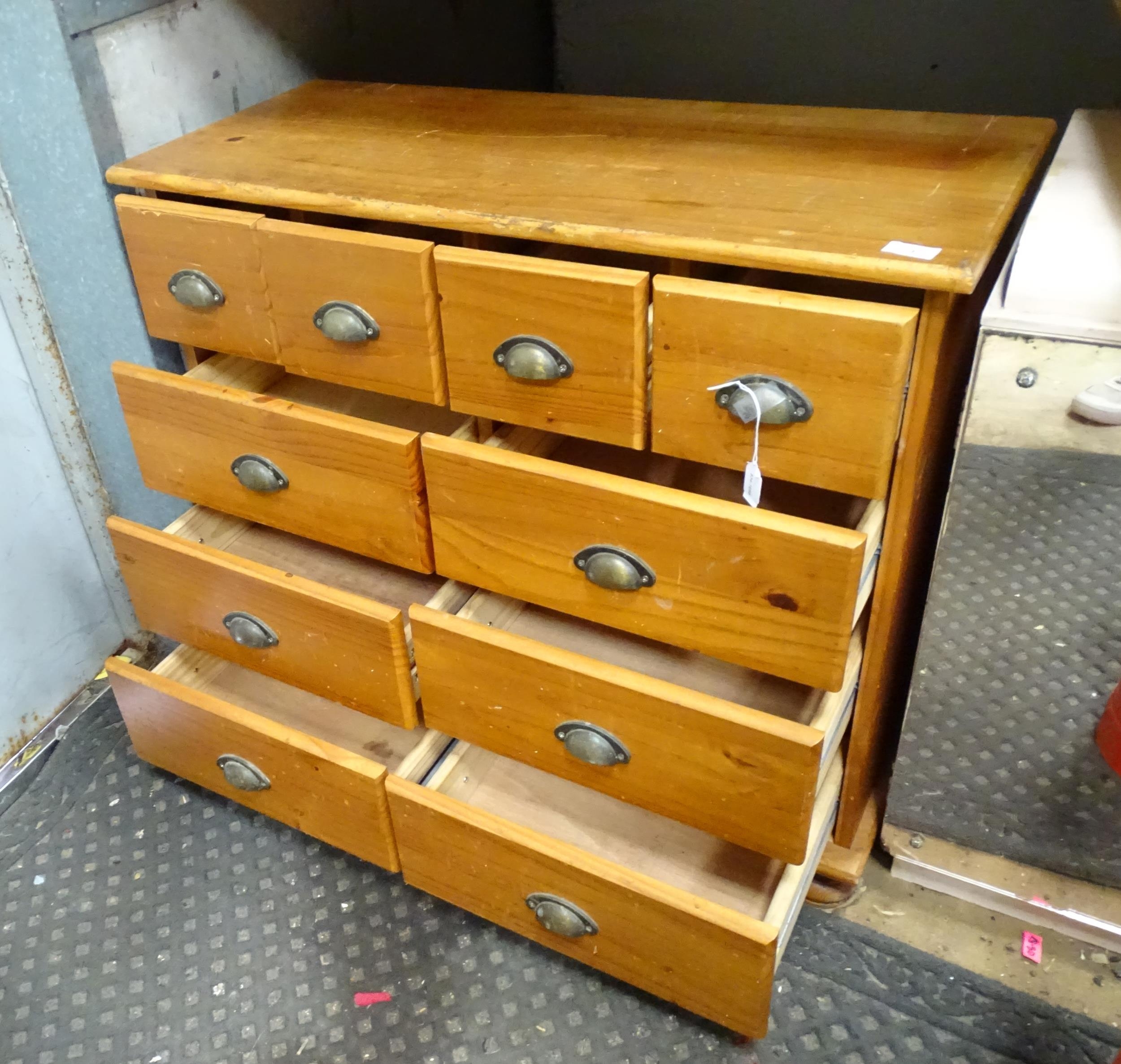 Pine chest of drawers Please Note - we do not make reference to the condition of lots within - Bild 5 aus 8