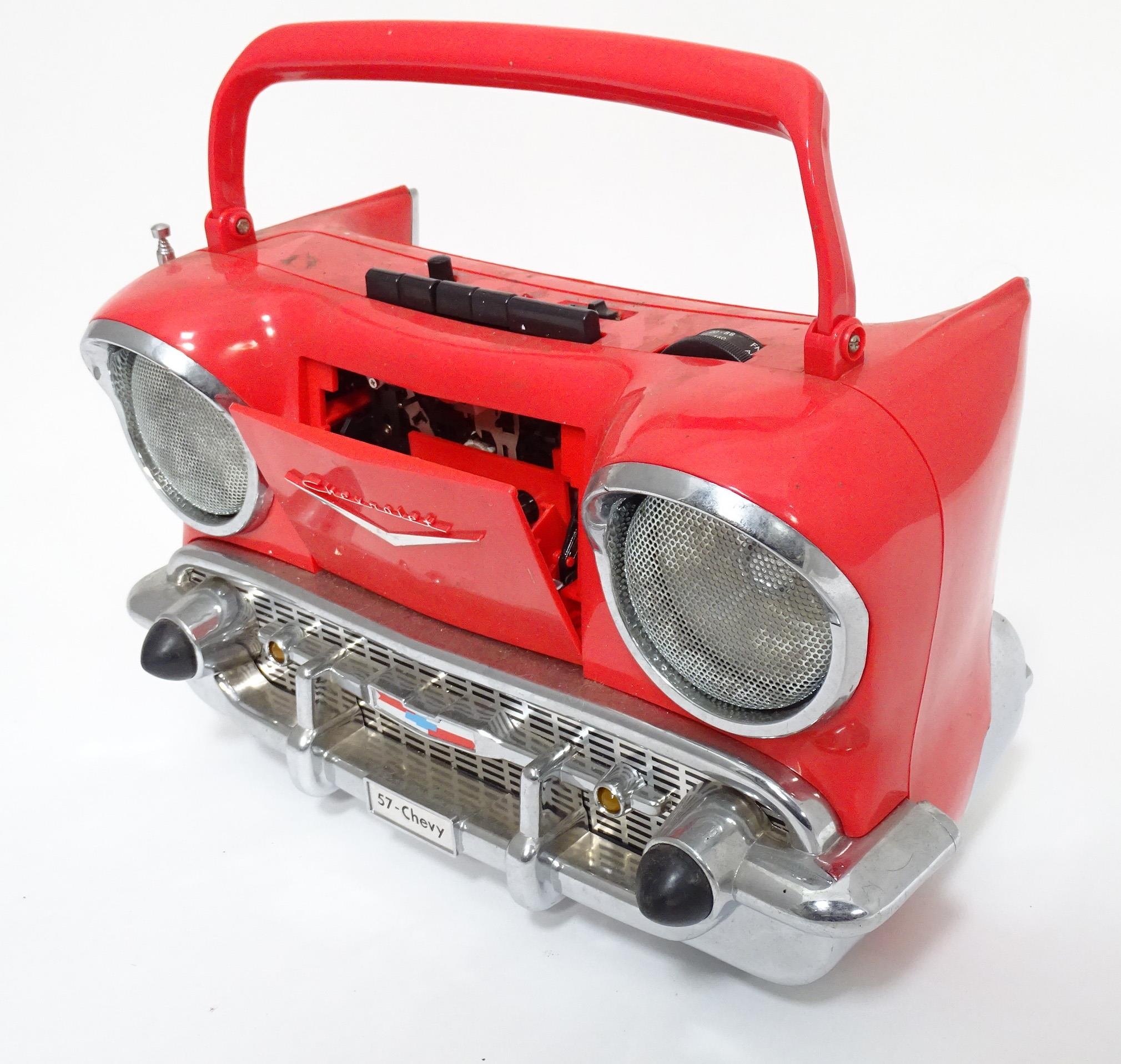 Motoring interest : A novelty radio - formed as a 1950's Chevrolet car Please Note - we do not - Bild 4 aus 5